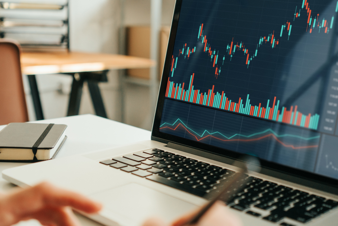 実績を示す株価チャートと分析ツール